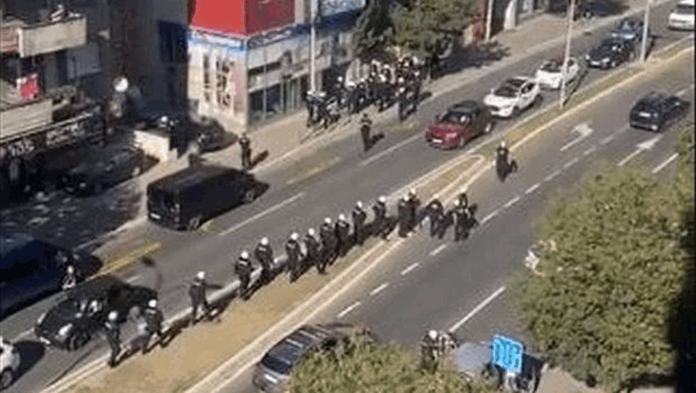 TUČA NAVIJAČA U BEOGRADU: Delije i Grobari se sukobili, INTERVENISALA POLICIJA! (VIDEO)